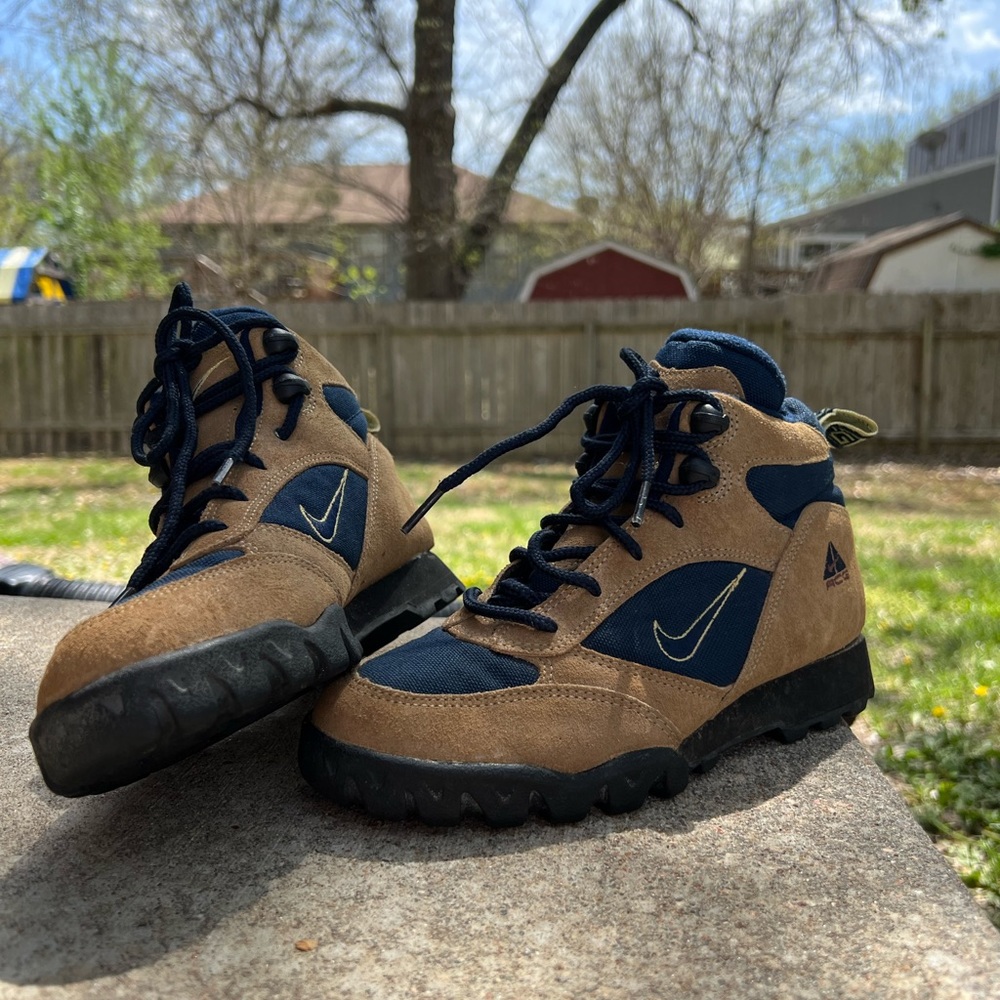 Vintage 1990’s Nike ACG Hiking Boots